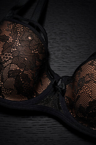 Peekaboo Black and sand 374701